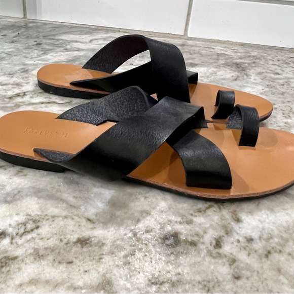 Forever 21 Black Thong Crisscross Strappy Slide Leather Insole Sandals Size 5.5 - Picture 2 of 6